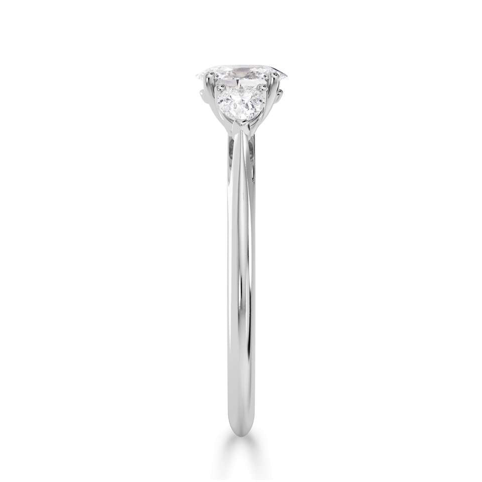 Oval Three Stone Engagment Ring